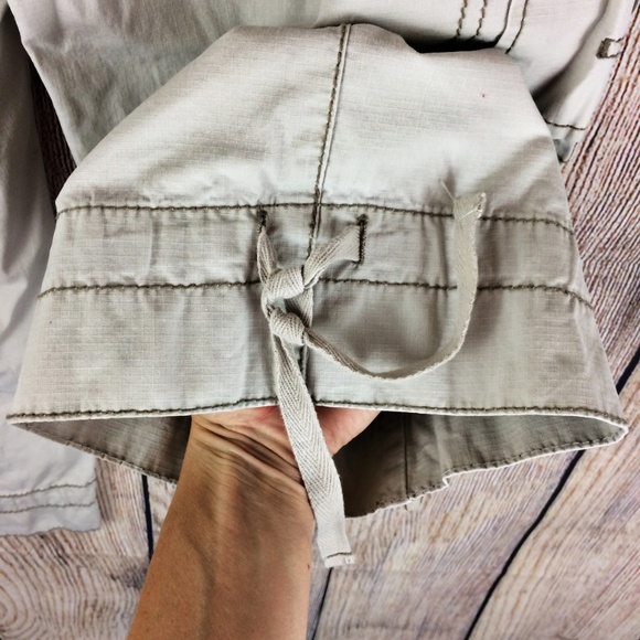 SOLD Jeans Khaki Stretch Cropped Cargo Pants Sz 12 - Picture 3 of 7